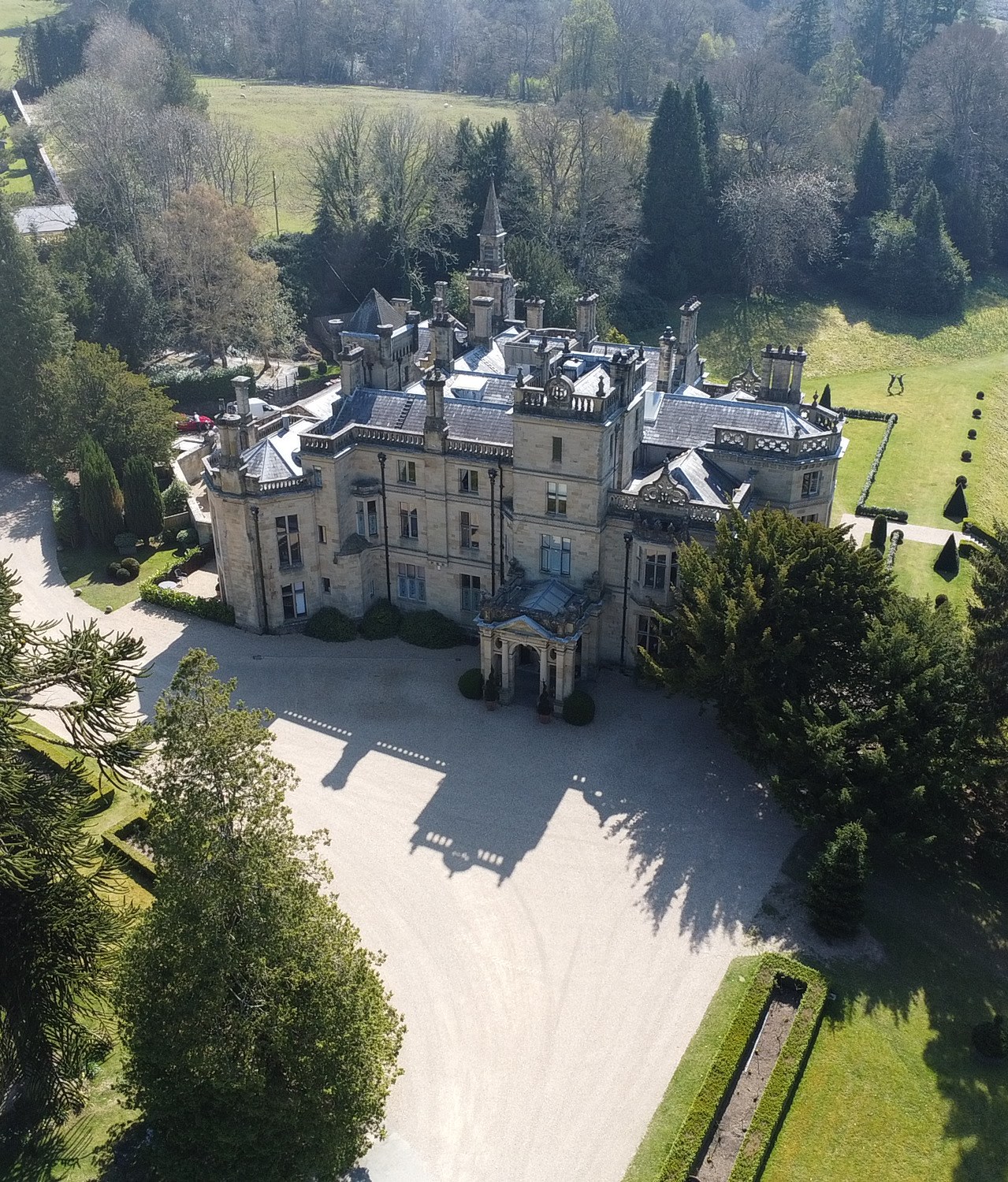 Palé Hall and its gardens from the air